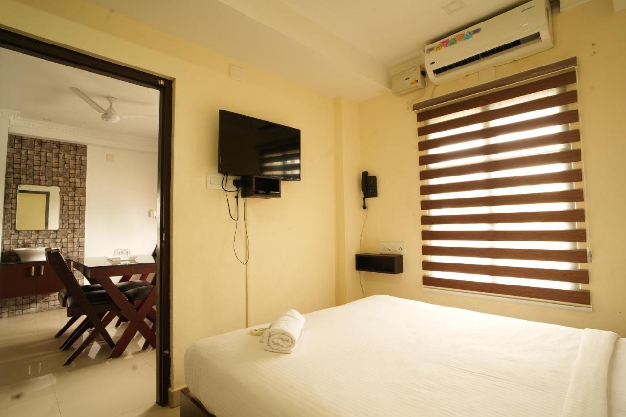 K V Suites Kochi Exterior photo