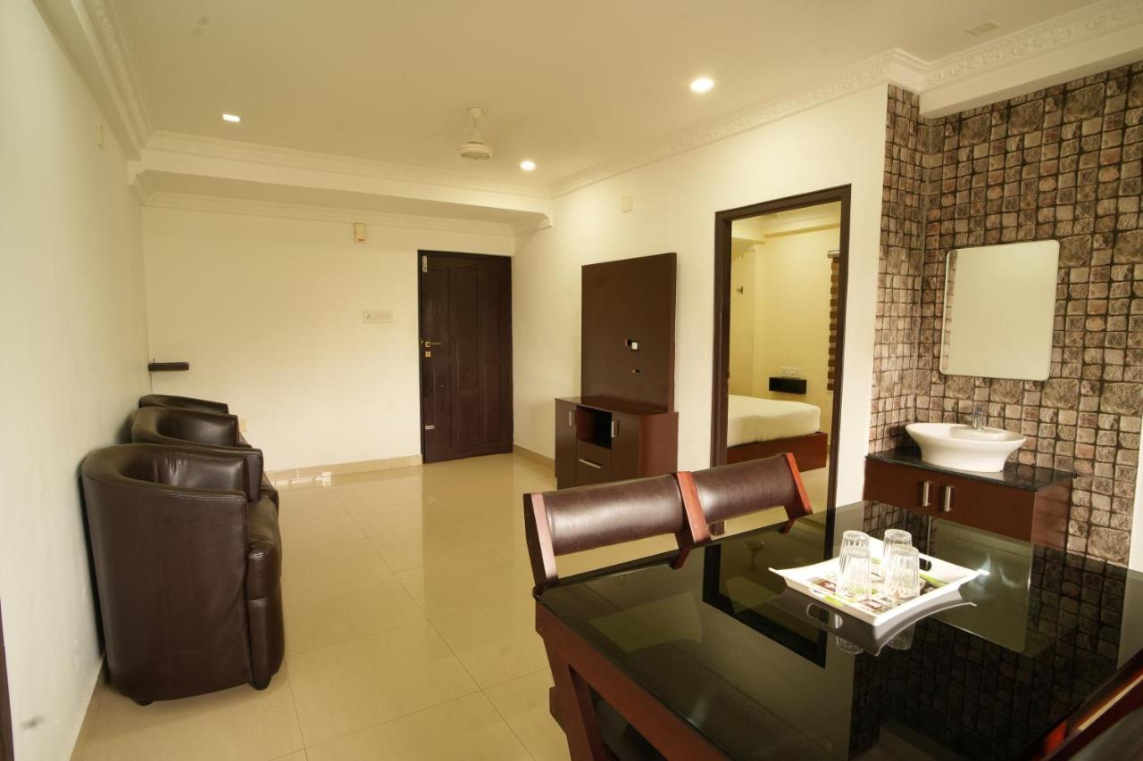 K V Suites Kochi Exterior photo