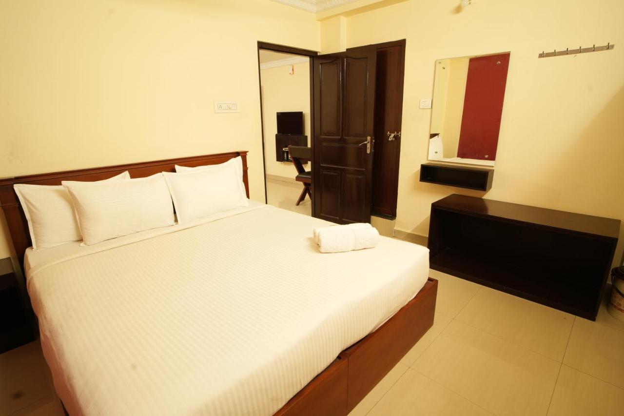 K V Suites Kochi Exterior photo