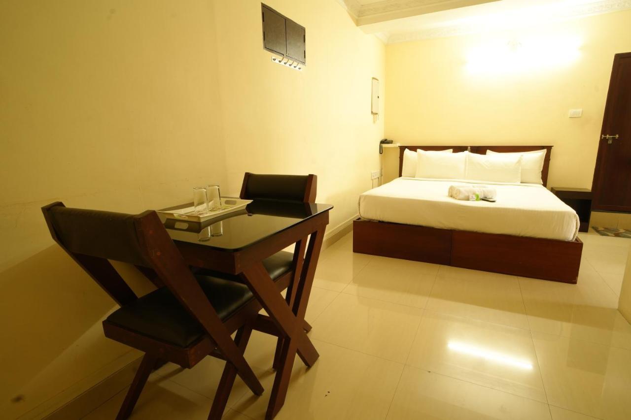 K V Suites Kochi Exterior photo
