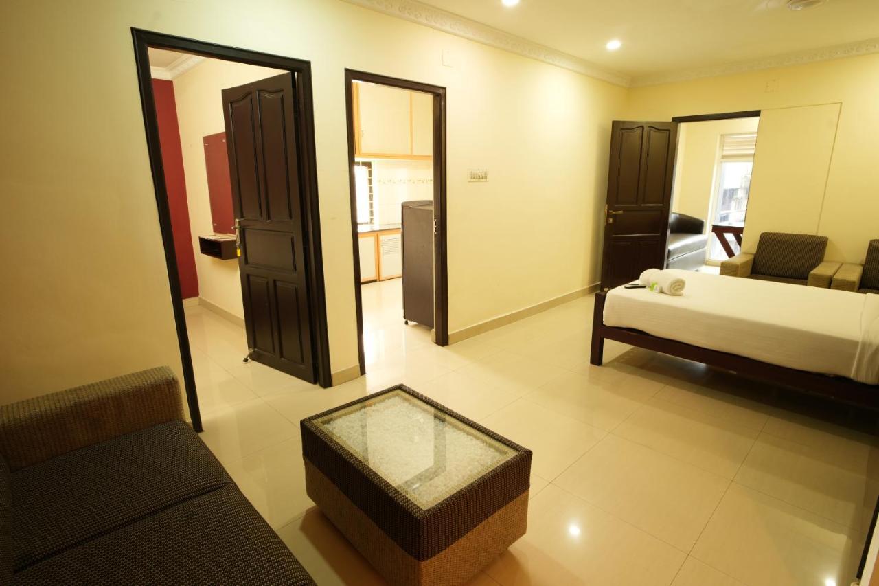 K V Suites Kochi Exterior photo