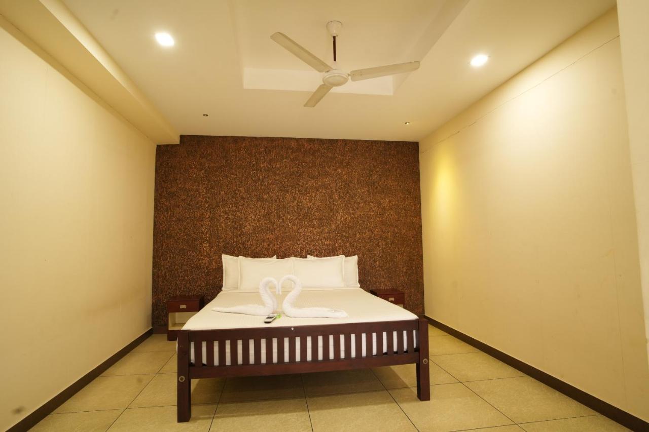 K V Suites Kochi Exterior photo