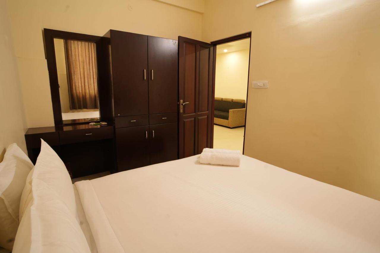 K V Suites Kochi Exterior photo