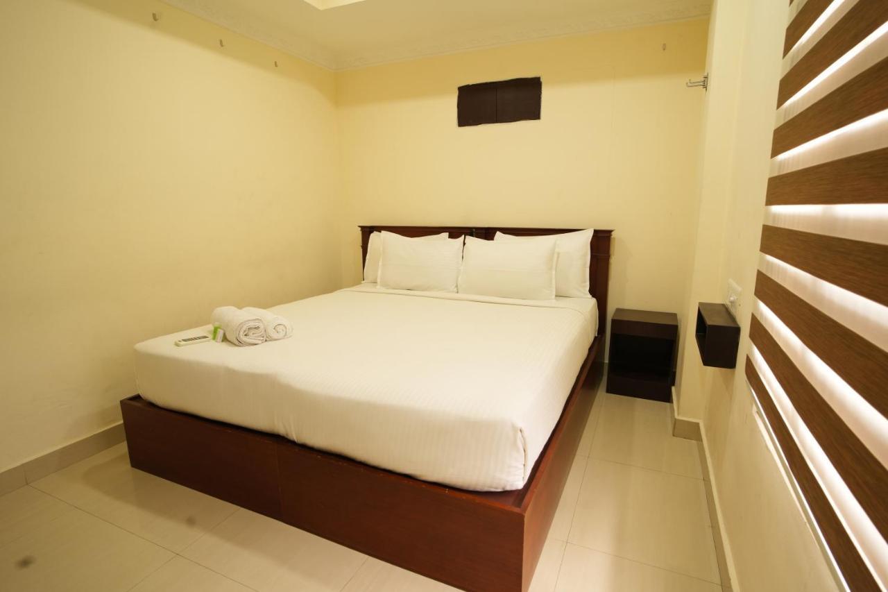 K V Suites Kochi Exterior photo