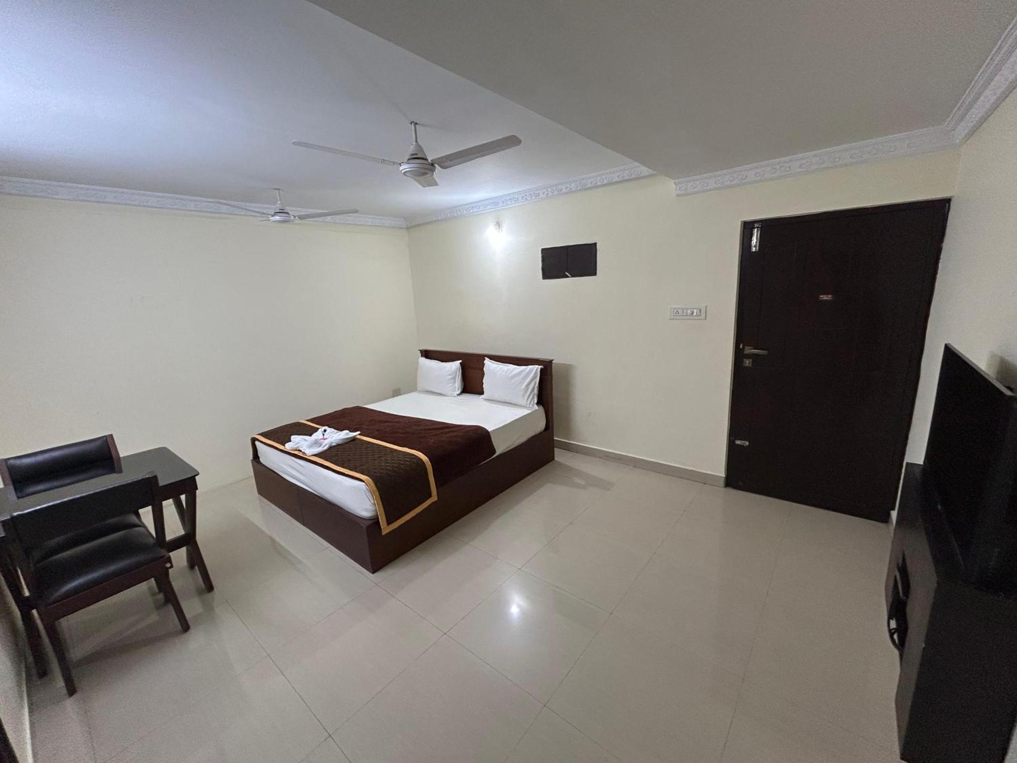 K V Suites Kochi Exterior photo