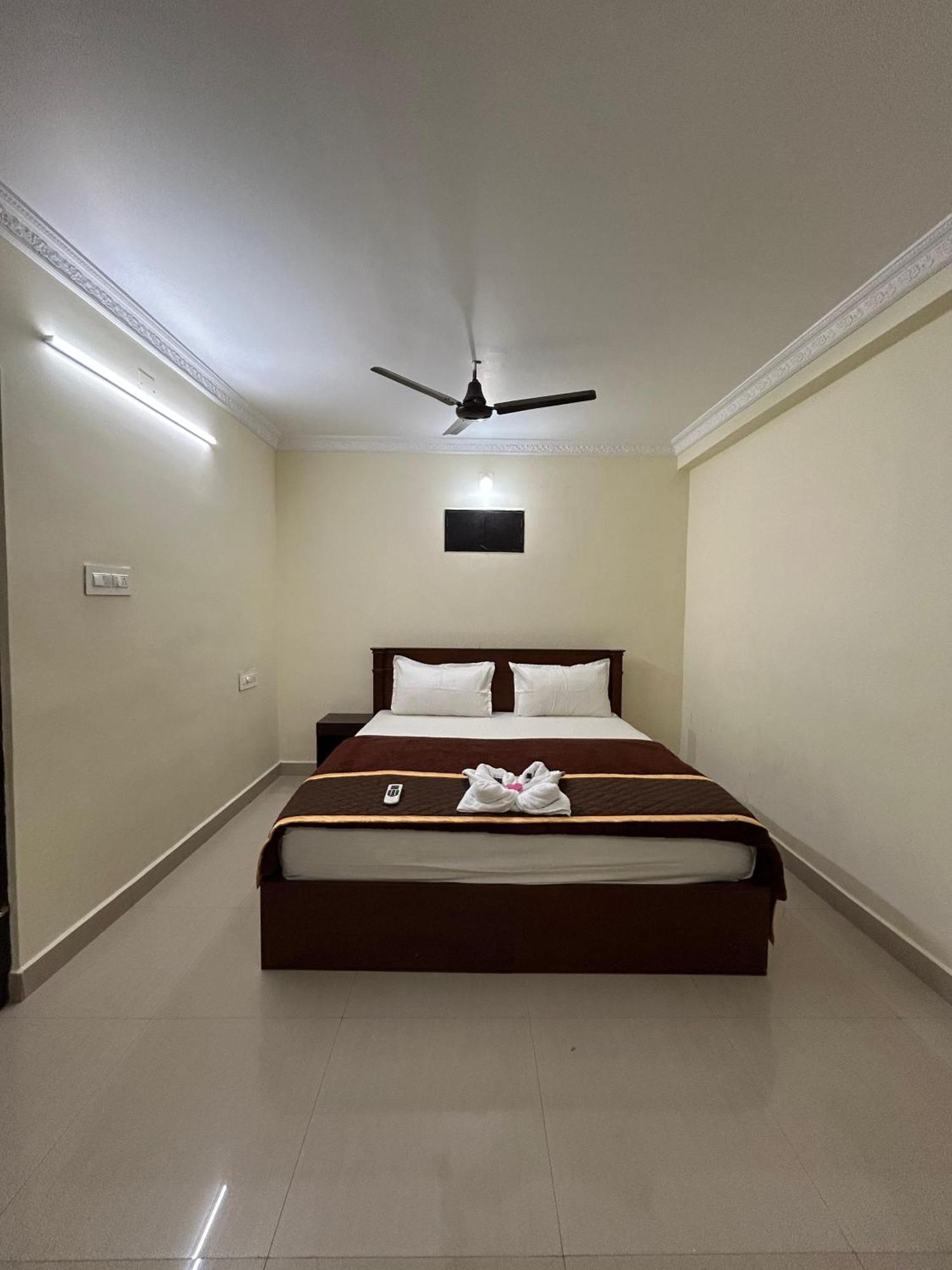 K V Suites Kochi Exterior photo